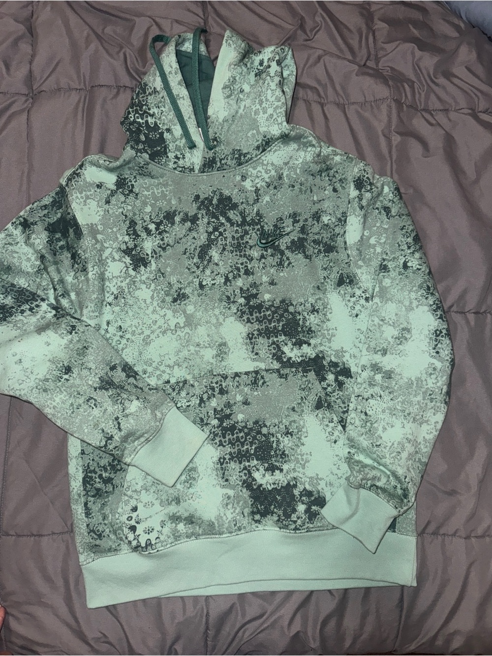 Nike Men's Mint Green and Dark Teal Camo Hoodie